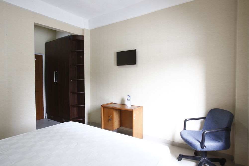 เรดดอร์ซ เนียร์ จิลันดัก ทาวน์ สแควร์ Hotel จาการ์ตา ภายนอก รูปภาพ